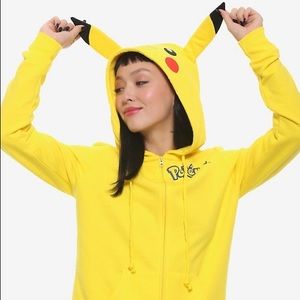 💛HOT TOPIC💛 Pikachu Pokemon hoodie